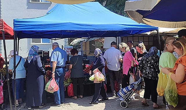 Cumartesi Pazarından Esnafta Memnun Vatandaşta