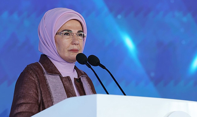 Emine Erdoğan, İstanbul Çocukları Vakfı Koruyucu Aile Şenliği’ne katıldı