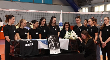 Evinde Ölü Bulunan Voleybolcu Lopez İçin Tören Düzenlendi 