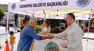 Martin’den Vatandaşlara Kandil Simidi İkramı