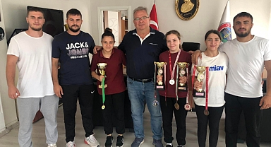 O İlçede Kupa ve Madalya Coşkusu