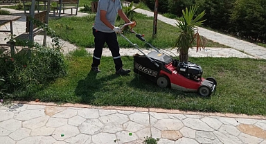 Parklarda bakım çalışmalarına devam ediyor
