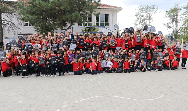 Proje Kapsamında Öğrencilere Okul Çantası Dağıtıldı