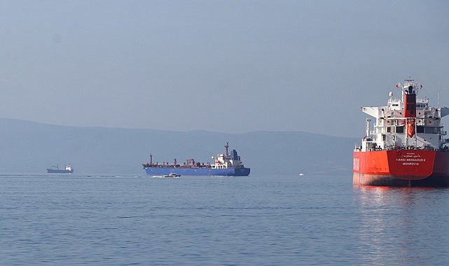 Tekirdağ'da Tanker Gemisinden Denize Düştüğü Belirtilen Kişiyi Arama Çalışmaları Sürüyor