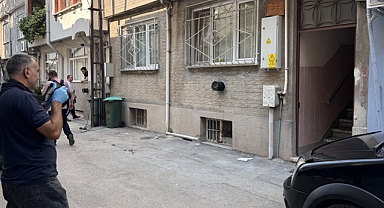 Yaşadığı binanın merdiveninde ölü bulundu
