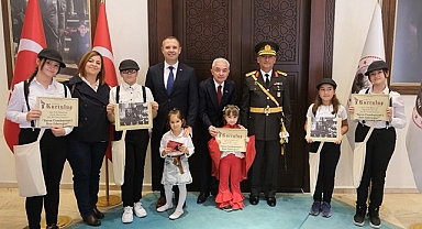 Belediyenin Cumhuriyet Gazetesi Vali Turan'a ve Vatandaşlara Takdim Edildi