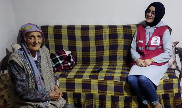 Kırklareli Kızılay Kadın Teşkilatı'ndan Akile Teyzeye Ziyaret