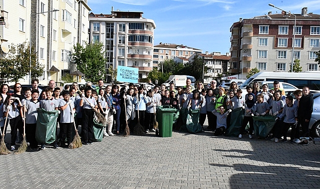 Öğrenciler 'Temiz Çevre' İçin Çöp Topladılar
