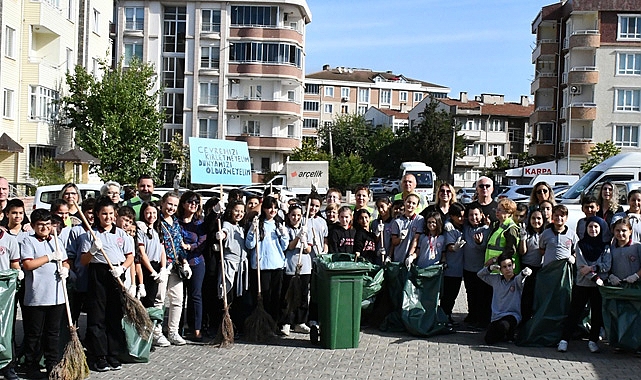 Öğrenciler ‘temiz çevre’ için Sahadaydı