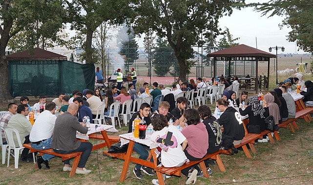 Ülkü Ocaklarından Öğrencilere Mangal Organizasyonu