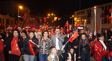 Uzunköprü’de Cumhuriyet Coşkusu Fener Alayı İle Taçlandı