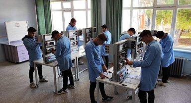 Başarılı Liseye 750 Bin TL’lik Materyal Desteği
