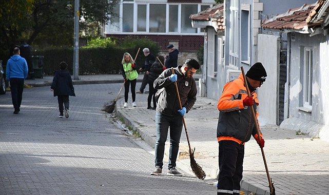 Belediye’den “Evinin önünü süpüren vatandaşa teşekkür”