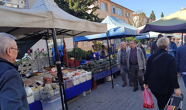Cumartesi Pazarında Esnafı Memnun Eden Yoğunluk