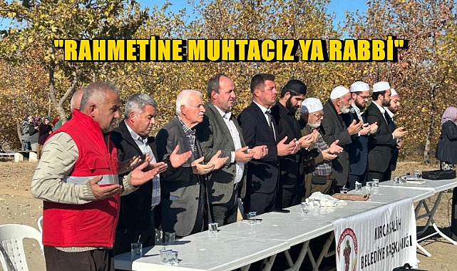Eller Yağmur İçin Semaya Kalktı