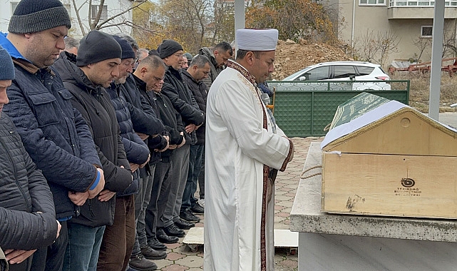 Oğlu Tarafından Bıçaklanarak Öldürülen Babanın Cenazesi Toprağa Verildi