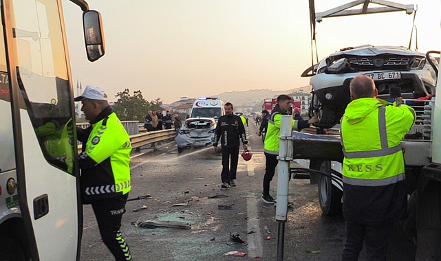 ŞOK! Zincirleme Trafik Kazasında 4 Kişi Yaralandı