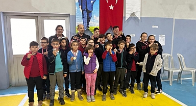 Uzunköprülü Sporcular Satranç Turnuvasında Madalyaları Süpürdü!