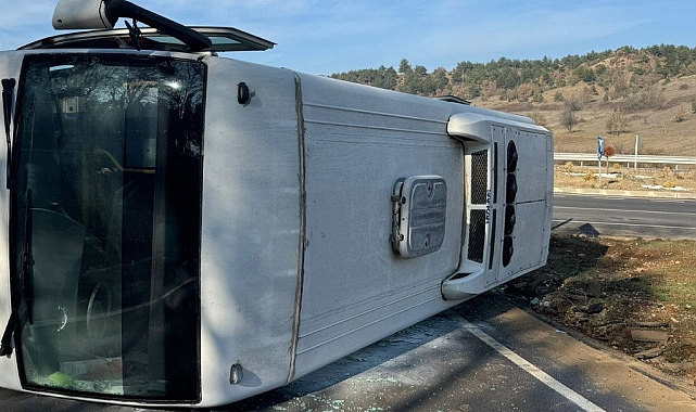 İşçi Servisiyle Çarpışan Otomobilin Sürücüsü Yaralandı