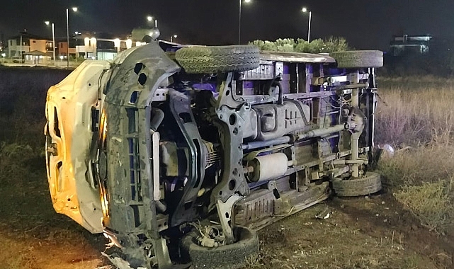 SON DAKİKA! Devrilen Hafif Ticari Araçtaki 2 Kişi Yaralandı