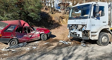 Son Dakika: Feci Kaza'da Süt Tankeri İle Otomobil Çarpıştı