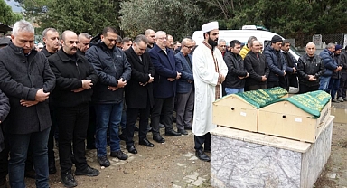 Bu Acıya Yürek Dayanmaz! İki Kardeşin Cenazesinde Gözyaşları Sel Oldu