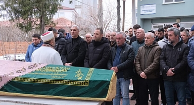 Genç Kız Gözyaşlarıyla Son Yolculuğuna Uğurlandı