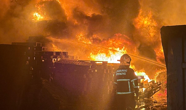 Kırklareli'nde Hurda Deposunda Çıkan Yangın Söndürüldü