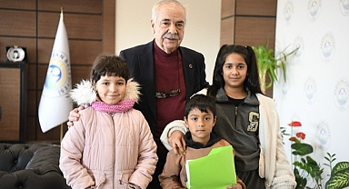 Karneleri Aldılar Başkan Amcalarına Koştular