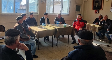 Kaymakam Köy Kahvesinde Vatandaşın Taleplerini Dinledi