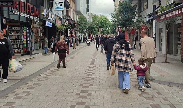 Kırklareli’de Güneşli Hava Vatandaşları Sokağa Döktü