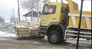 Özel İdare Ekipleri Köy Yollarında Mekik Dokudu
