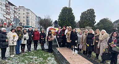 Özge Bulut, Zübeyde Hanım’ı Anma Törenine Katıldı