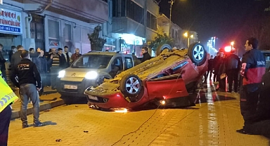 Park Halindeki Bir Araca Çarpan Otomobil Ters Döndü