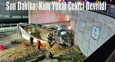Son Dakika: Kum Yüklü Çekici Devrildi