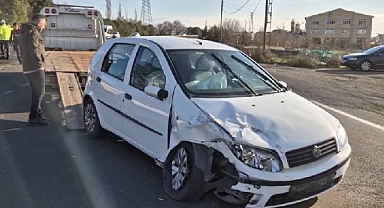 Son Dakika: Otomobille Cip Çarpıştı 6 yaralı