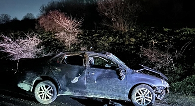 Son Dakika! Bariyere Çarpan Otomobildeki Çocuk Öldü, 2 Kişi Yaralı