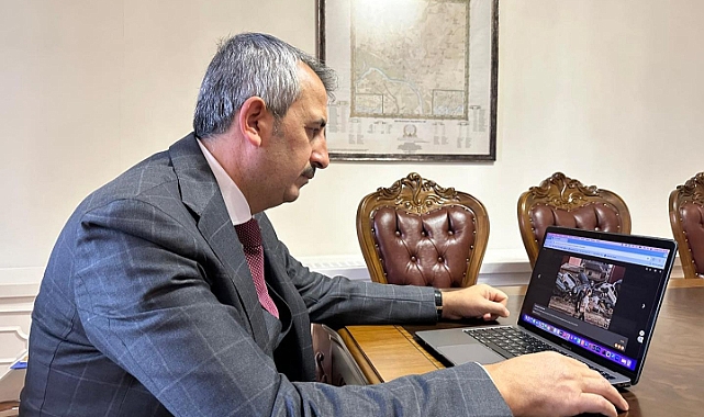 Vali Sezer AA’nın Yılın Karelerini Oyladı