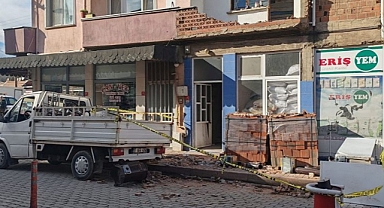 Yok Artık! Balkondan İndirmeye Çalıştığı Buzdolabıyla Düştü