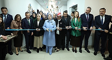Emine Erdoğan, Şule Yüksel Şenler'in isminin verildiği Karakuyu Ortaokulu'ndaki kütüphanenin açılışına katıldı