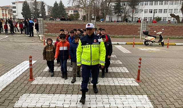 Kırklareli İl Jandarmasından Okul Çevrelerinde Güvenlik Artışı