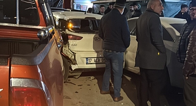 ŞOK!!! Park Halindeki 6 Araca Çarpıp Kaçtı