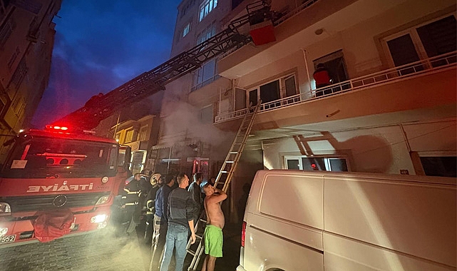 SON DAKİKA! Kırklareli'de Bir Apartman Dairesinde Çıkan Yangında Mahsur Kalan 13 Kişi Kurtarıldı