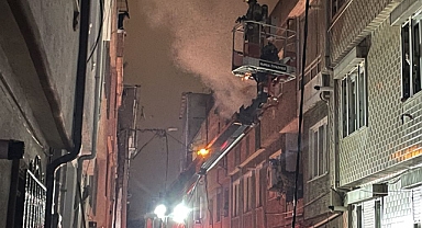 Üç katlı Evin Çatısında Çıkan Yangın Korkuttu