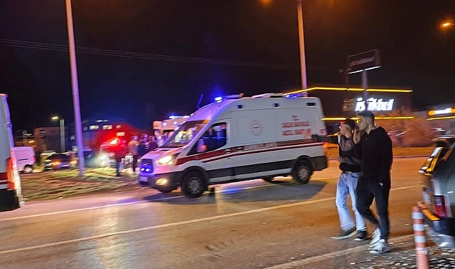 Bahçeşehir Koleji Kavşağında Kaza: 5 Yaralı