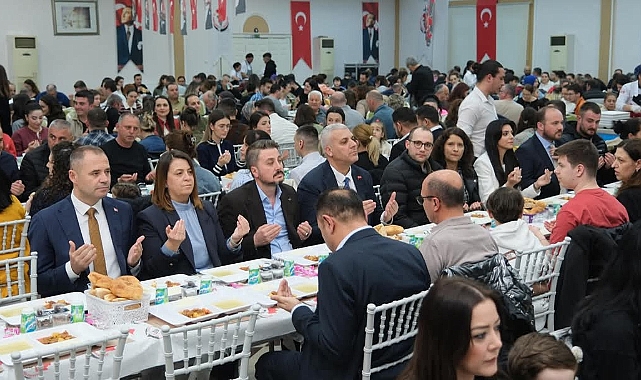 Başkan Derya Bulut, Kadir Gecesi'nde Belediye Personeliyle İftar Yaptı
