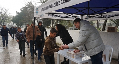 Belediyeden Mezarlık Ziyareti Yapan Vatandaşlara İkram