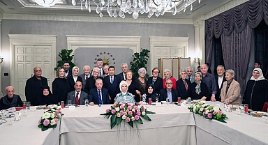 Cumhurbaşkanı Erdoğan ve eşi Emine Erdoğan, Yaşlılarla Bir Araya Geldi