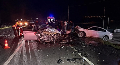Dehşet Kaza: İki Otomobil Çarpıştı, 3 Ölü, 1 Yaralı