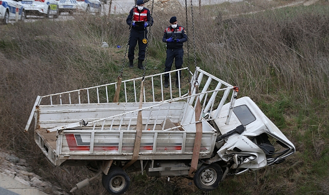 Feci Kaza:Kaldırıma Çarpan Kamyonet Alt Geçide Düştü,1 Ölü